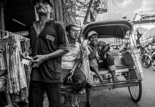 Mencis Rokok Memberi Catatan Kritis Atas Tuduhan Rokok Memiskinkan » Boleh Merokok