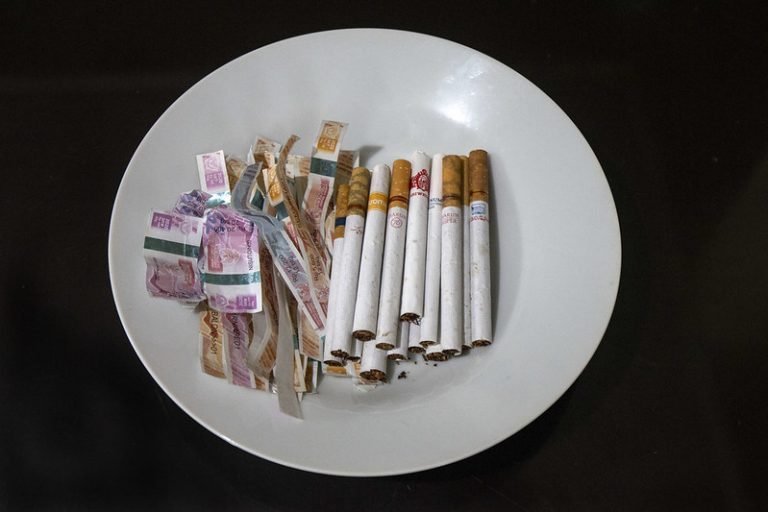 Tiga Strategi Perokok Menyiasati Kenaikan Cukai Rokok