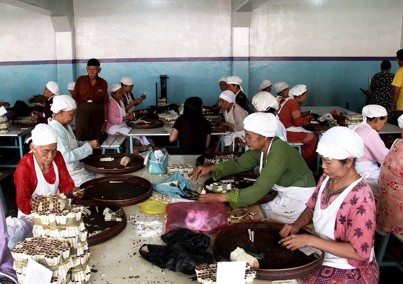 Buruh Perempuan di Industri Kretek