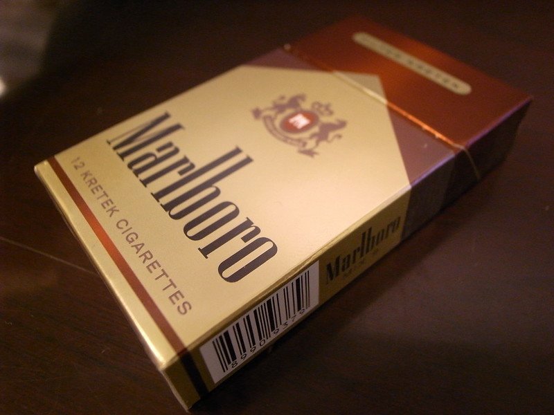 rokok putih marlboro