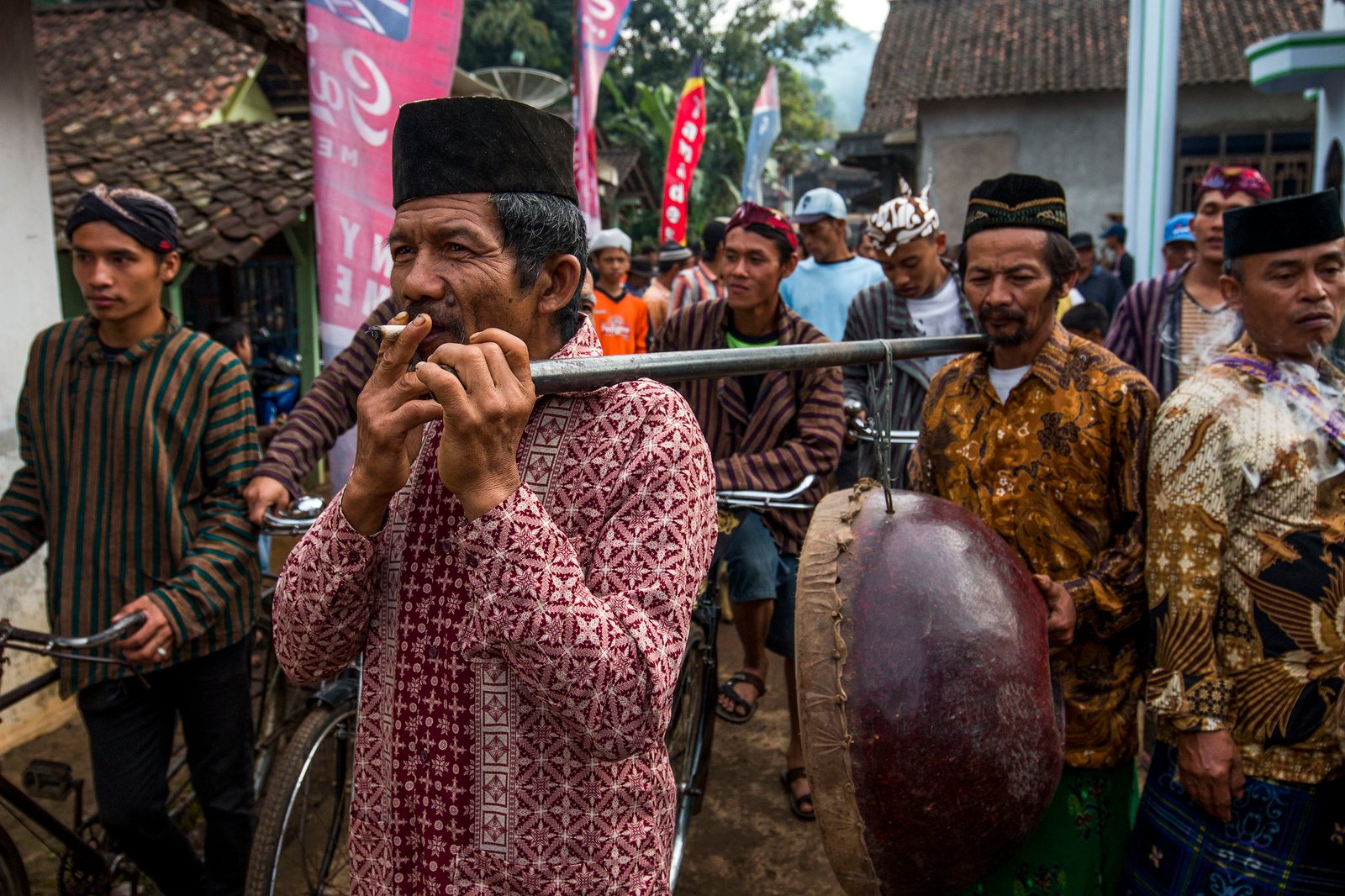 Ragam Cara Perokok Merayakan Hari Lebaran