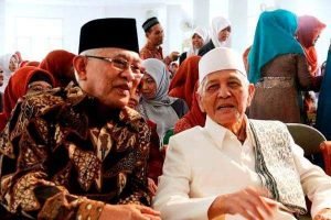 KH. Sya'roni bersama KH. Mustofa Bisri