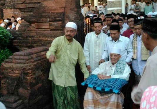 kh syaroni kudus sepuh