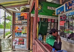 merokok di warung