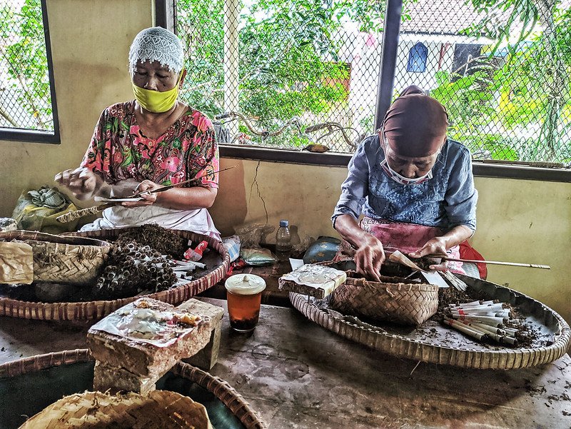 menua di pabrik rokok