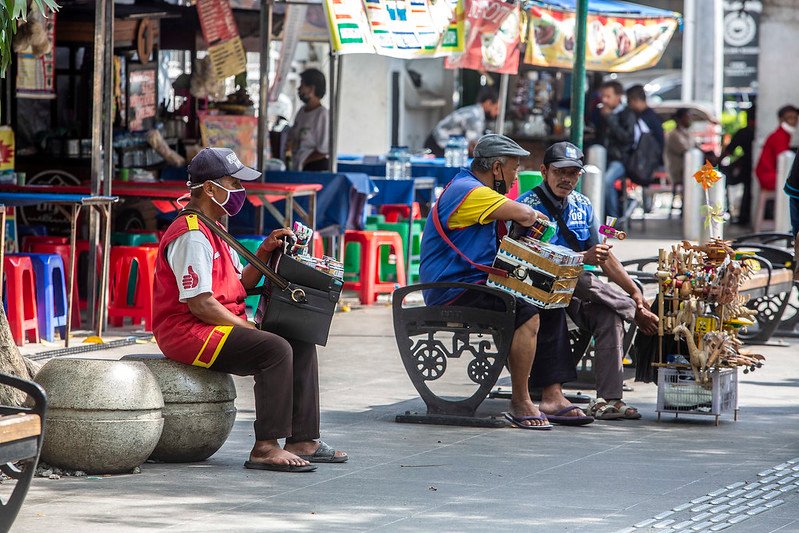 menjual rokok haram khalid basalamah