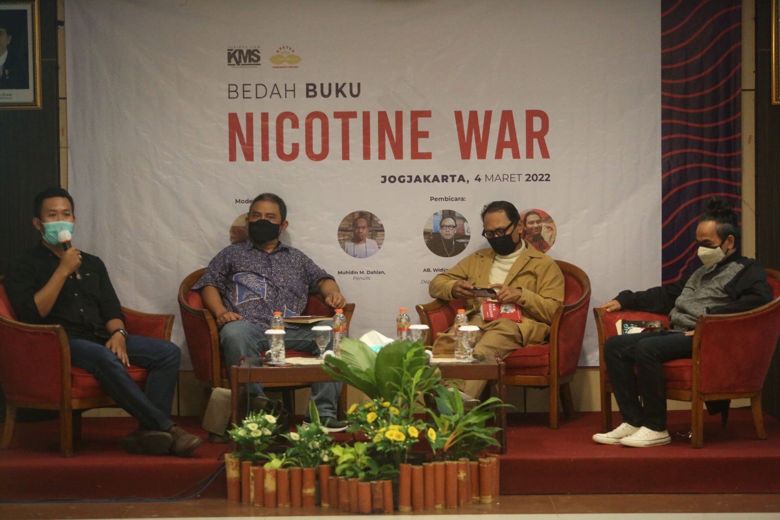 bedah buku nicotine war ugm
