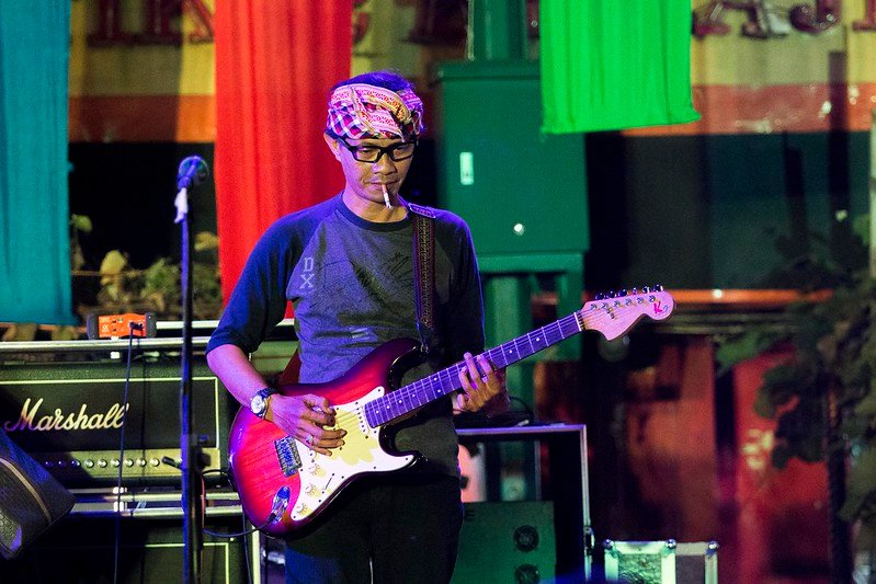 merokok dan bermusik