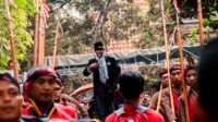 merokok di tengah acara
