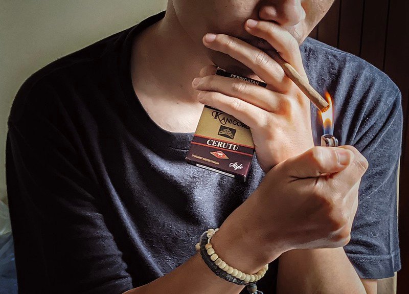 tips memerahkan bibir merokok