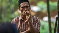 mengisap rokok terbaik di idul fitri