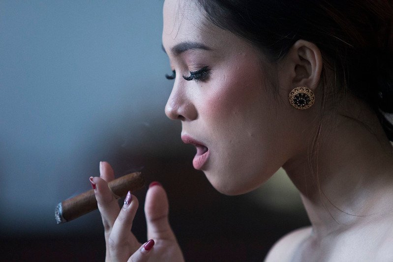 Perempuan merokok adalah hak Boleh Merokok