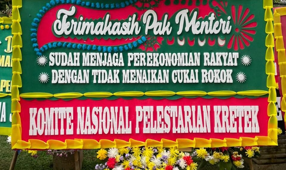 Karangan bunga banjiri Kemenkeu dukung kebijakan tak naikkan cukai rokok Purbaya Boleh Merokok