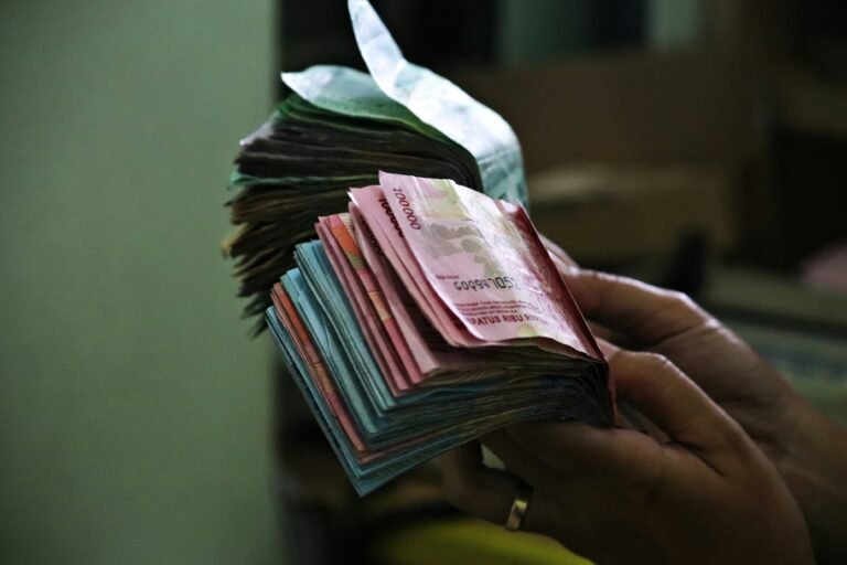 Menghitung pendapatan negara dari sebungkus rokok (cukai dan lain-lain) Boleh Merokok