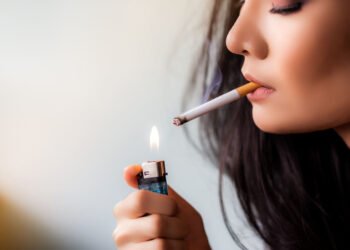 perempuan merokok adalah bentuk perlawanan