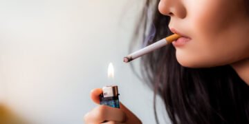 perempuan merokok adalah bentuk perlawanan