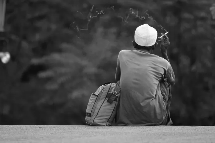 merokok sambil ngelamun