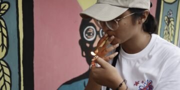 hari kartini dan perempuan merokok