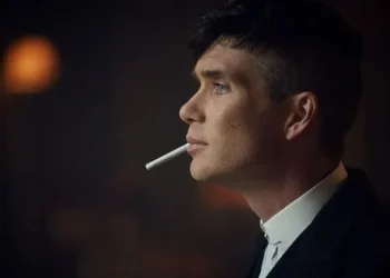 thomas shelby jadi simbol rokok dan kesepian