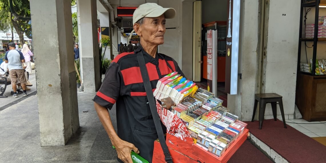 Pak Ratno, pedagang malioboro yang sukses kuliahkan anaknya hingga s2
