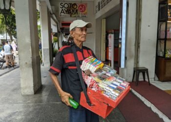 Pak Ratno, pedagang malioboro yang sukses kuliahkan anaknya hingga s2