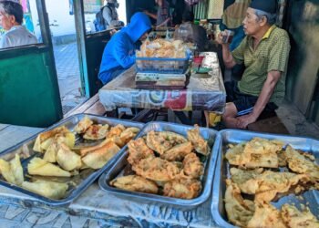 ngopag dan rokok jadi solusi daripada psikolog yang mahal