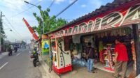 etalase rokok warung madura