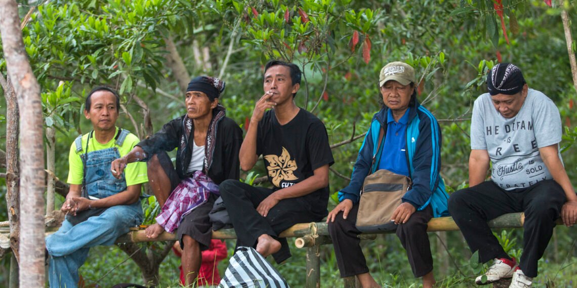 Hiburan murah bernama rokok